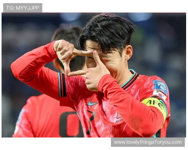 金玟哉世界杯期间表现稳健,为韩国队带来荣耀的坚韧后卫形象深入人心 金玟哉世界杯期间表现稳健,为韩国队带来荣耀的坚韧后卫形象深入人心