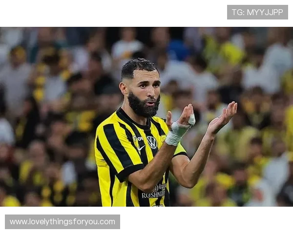 姆巴佩与本泽马：核心角色及战术适配性对比分析