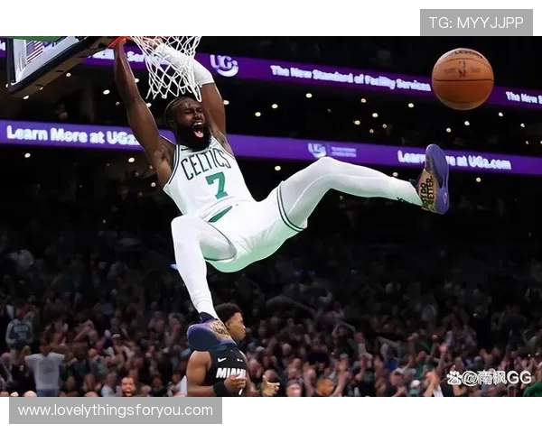 杰伦·布朗突破制造得分机会明显提升球队关键回合表现