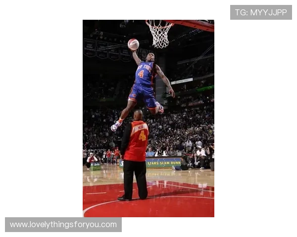 NBA裁判怎么判定扣篮干扰规则的具体情形？